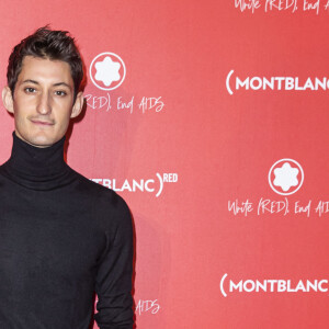 Pierre Niney au photocall de la soirée Montblanc du lancement de la collection (Montblanc M) RED au profit de l'association de lutte contre le Sida créée par Bono et Bobby Shriver au restaurant Monsieur Bleu à Paris le 8 octobre 2019. © Olivier Borde / Bestimage