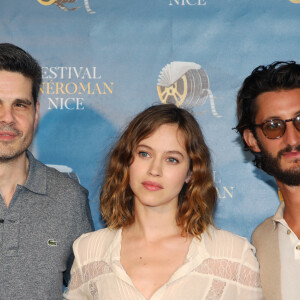 Pierre Niney, Lou de Laâge et Yann Gozlan à la première du film "Boite Noire" dans le cadre du Festival CINEROMAN au cinéma Pathé Gare du Sud à Nice, France, le 19 juin 2021. © Denis Guignebourg/Bestimage