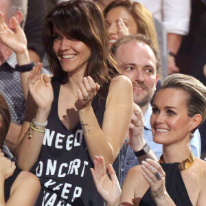 Exclusif - Amanda Sthers, Hortense D'Esteve, Laeticia Hallyday, Luana Belmondo - People au concert de Johnny Hallyday au POPB de Bercy a Paris - Jour 2. Le 15 juin 2013