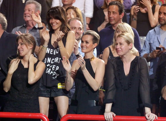 Exclusif - Amanda Sthers, Hortense D'Esteve, Laeticia Hallyday, Luana Belmondo - People au concert de Johnny Hallyday au POPB de Bercy a Paris - Jour 2. Le 15 juin 2013