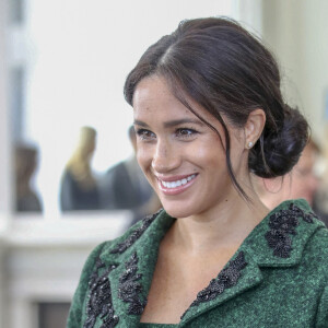 Meghan Markle la duchesse de Sussex enceinte et le prince Harry, duc de Sussex, assistent à une activité jeunesse le Jour du Commonwealth à la Maison du Canada le 11 mars 2019 à Londres