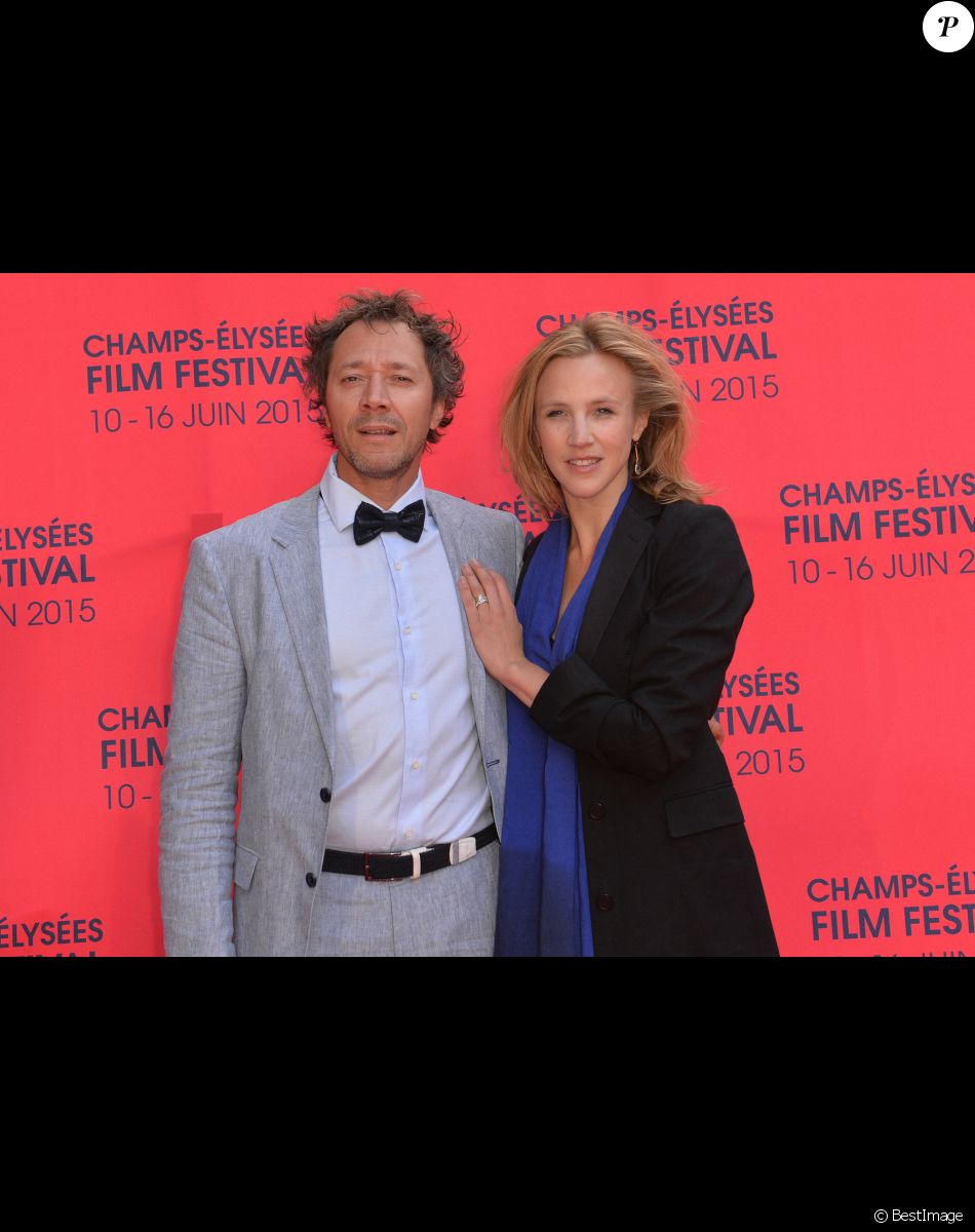 Bruno Debrandt et sa femme Marie Kremer - Photocall du film "Valley of love" lors du 4ème Champs-Elysées FIlm Festival à Paris le 9 juin 2015.