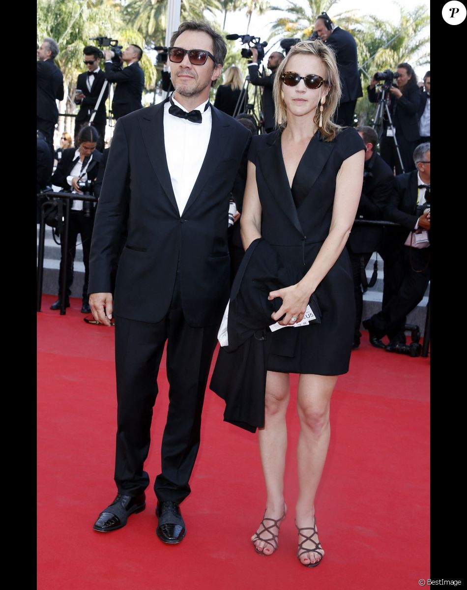 Bruno Debrandt (costume Zegna et chaussures Louboutin) et sa femme Marie Kremer (chaussures Louboutin) - Montée des marches du film "Mia Madre" (Ma Mère) lors du 68 ème Festival International du Film de Cannes, à Cannes le 16 mai 2015.