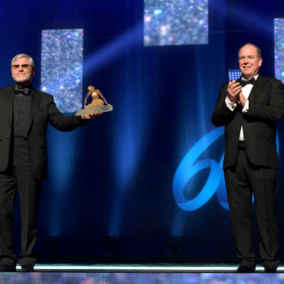 Tchéky Karyo, qui a reçu une Nymphe de Cristal, pour l'ensemble de sa carrière, et le prince Albert II de Monaco durant la cérémonie des Nymphes d'Or du 60eme Festival de Télévision de Monte-Carlo dans la salle des Princes du Grimaldi Forum à Monaco, le 22 juin 2021. Cette année, un bon nombre de récompensés ne pouvant être présents à cause des restrictions sanitaires appliquées pour les déplacements à l'étranger, seront sur scène en mode "hologramme". © Bruno Bebert / Bestimage  60th Monte Carlo television festival on june 22nd 2021