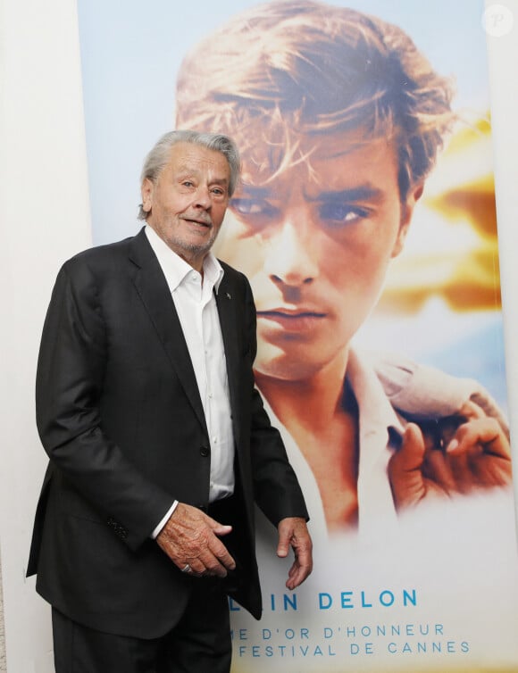 Exclusif - Alain Delon donne une master class au 72ème Festival du Film de Cannes alors qu'il s'apprête à recevoir une Palme d'Or d'honneur pour l'ensemble de sa carrière, Cannes, le 19 mai 2019. ©Denis Guignebourg/BestIlmage
