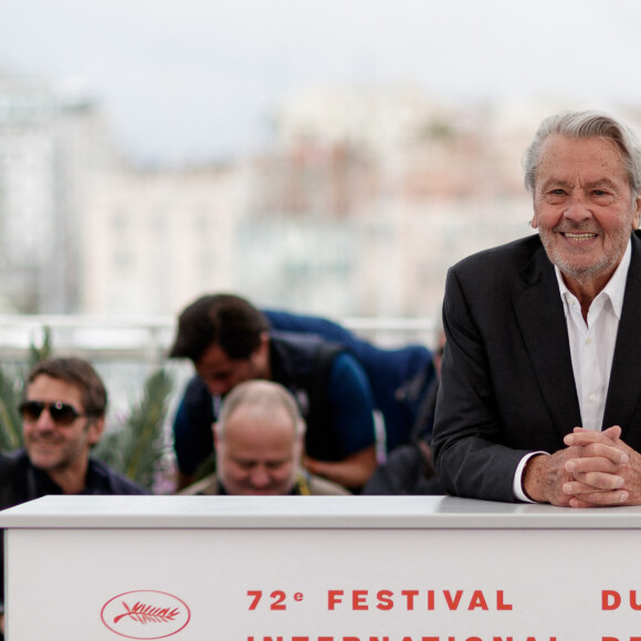 Photocall de la Palme d'or d'honneur à Alain Delon lors du 72ème Festival International du film de Cannes. Le 19 mai 2019 © Jacovides-Moreau / Bestimage