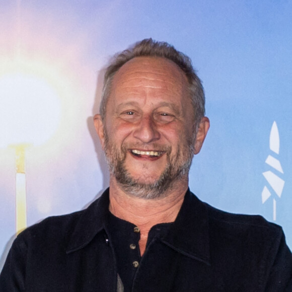 Benoît Poelvoorde au photocall de "Comment je suis devenu un super-héros" lors du 46ème Festival du Cinéma Américain de Deauville, le 13 septembre 2020. © Olivier Borde/Bestimage