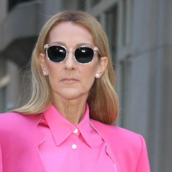 Celine Dion a choisi de s'habiller en rose pour la Journée Internationale pour les Droits des Femmes à New York.