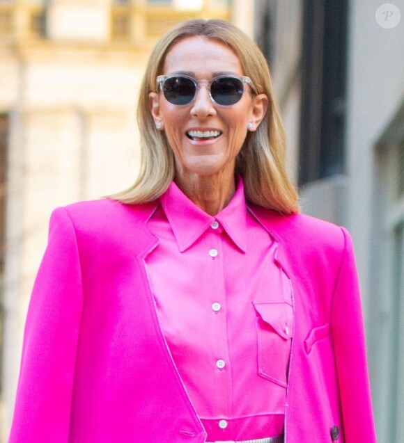 Celine Dion a choisi de s'habiller en rose pour la Journée Internationale pour les Droits des Femmes à New York le 7 mars 2020.


