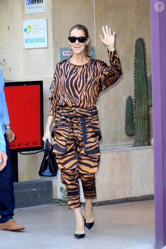 La chanteuse Celine Dion va à la salle de sport Ken Club à Paris puis rentre à l'hôtel Royal Monceau le 19 juin 2017.
