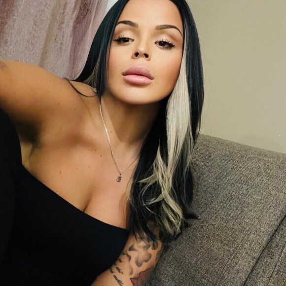 Sarah Fraisou de nouveau en couple, trois mois après son divorce d'avec Ahmed.