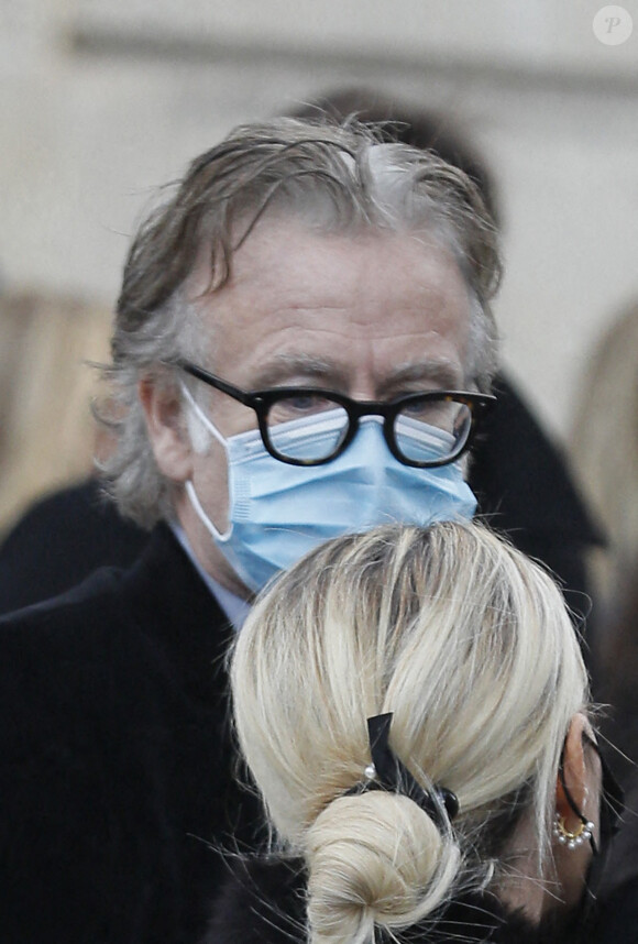 Franck Dubosc et sa femme Danièle - Obsèques du producteur Cyril Colbeau-Justin en la basilique Saint-Clotilde. Le 12 novembre 2020. © Agence / Bestimage