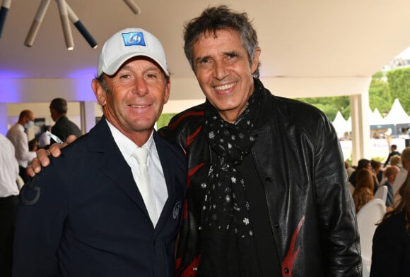 Philippe Rozier et Julien Clerc - Les personnalités assistent au Longines Paris Eiffel Jumping au Champ de Mars, le 27 juin 2021. © Veeren / Bestimage 