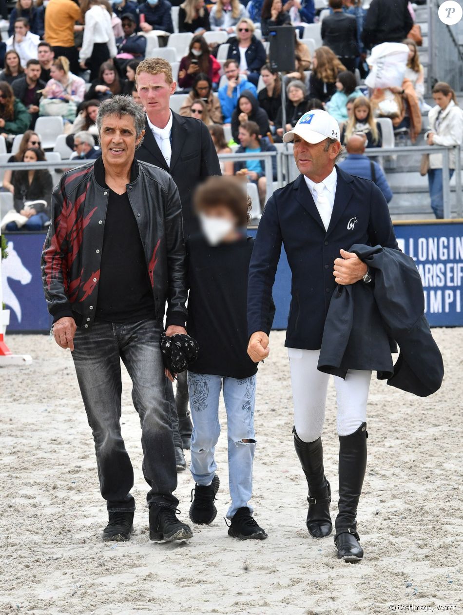 julien-clerc-en-famille-rare-sortie-avec-son-jeune-fils-l-onard-et-sa