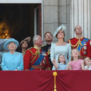 Le prince Andrew, duc d'York, la reine Elisabeth II d'Angleterre, le prince Charles, prince de Galles, le prince Harry, duc de Sussex, et Meghan Markle, duchesse de Sussex, le prince William, duc de Cambridge, et Catherine (Kate) Middleton, duchesse de Cambridge, la princesse Charlotte de Cambridge, Savannah Phillips, le prince George de Cambridge, Isla Phillips - Les membres de la famille royale britannique lors du rassemblement militaire "Trooping the Colour" (le "salut aux couleurs"), célébrant l'anniversaire officiel du souverain britannique. Cette parade a lieu à Horse Guards Parade, chaque année au cours du deuxième samedi du mois de juin. Londres, le 9 juin 2018.