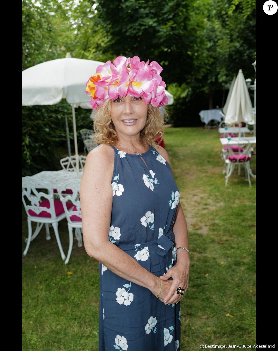 Exclusif - Fabienne Amiach - Garden party organisée par Babette de Rozières chez elle à Maule le 30 juin 2019. © Jean-Claude Woesteland/Bestimage