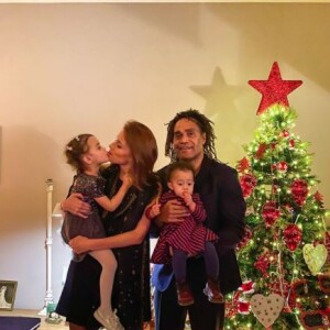 Christian Karembeu, son épouse Jackie Chamoun Karembeu et leurs filles Gaïa et Alessia. Décembre 2020.
