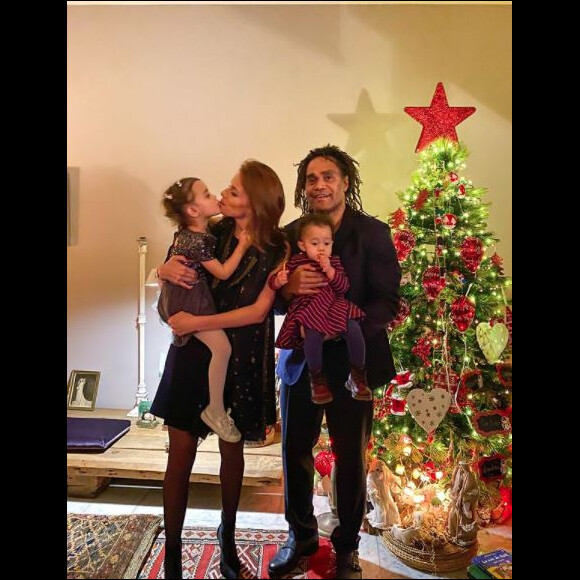 Christian Karembeu, son épouse Jackie Chamoun Karembeu et leurs filles Gaïa et Alessia. Décembre 2020.