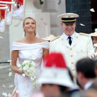 Charlene et Albert de Monaco, 10 ans de mariage : une robe de mariée d'exception, aux 40 000 cristaux