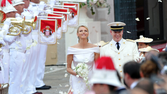 Charlene et Albert de Monaco, 10 ans de mariage : une robe de mariée d'exception, aux 40 000 cristaux