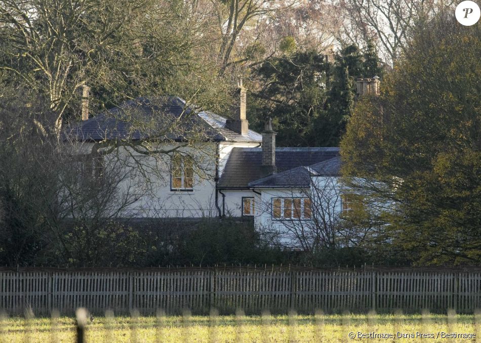 Le prince Harry, duc de Sussex, et Meghan Markle, duchesse de Sussex ont décidé d'investir dans une troisième clôture pour renforcer leur dispositif de sécurité de leur résidence, Frogmore Cottage, le 28 novembre 2019.