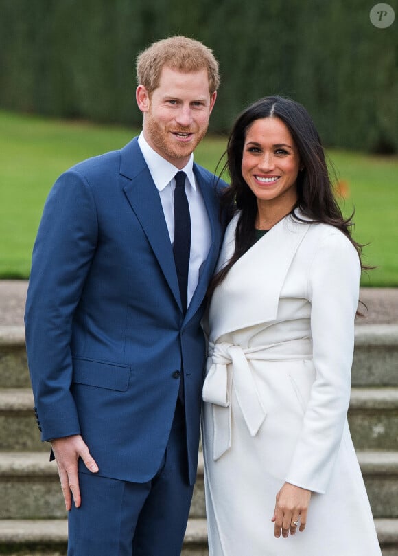Le Prince Harry et Meghan Markle à Sunken Garden, Kensington Palace après avoir annoncé leur mariage. Le 27 novembre 2017. 