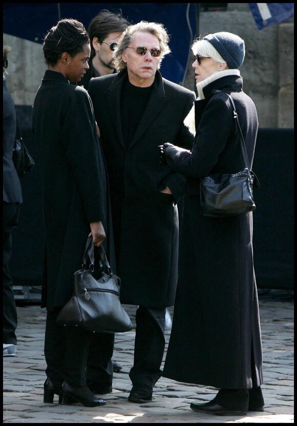 Yves Sinon et sa petite-amie, François Hardy - Obsèques d'Alain Bashung en l'église de Saint-Germain-des-prés.