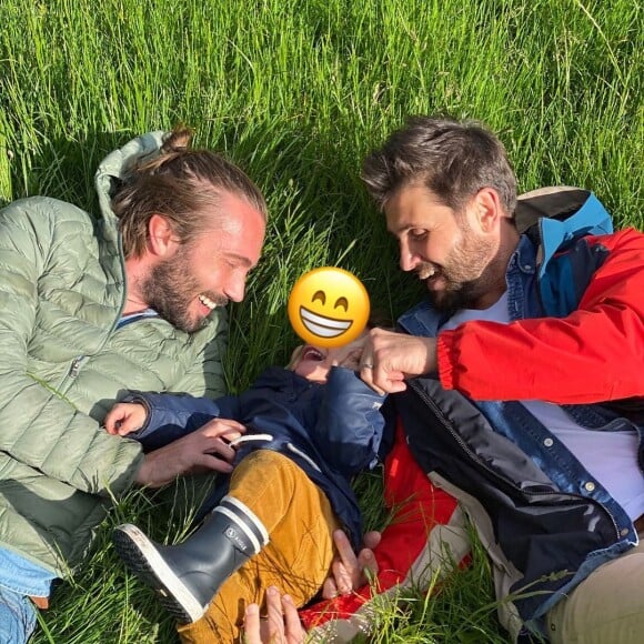 Christophe Beaugrand et son mari Ghislain Gerin, heureux papas de l'adorable Valentin, né en novembre 2019 par GPA.