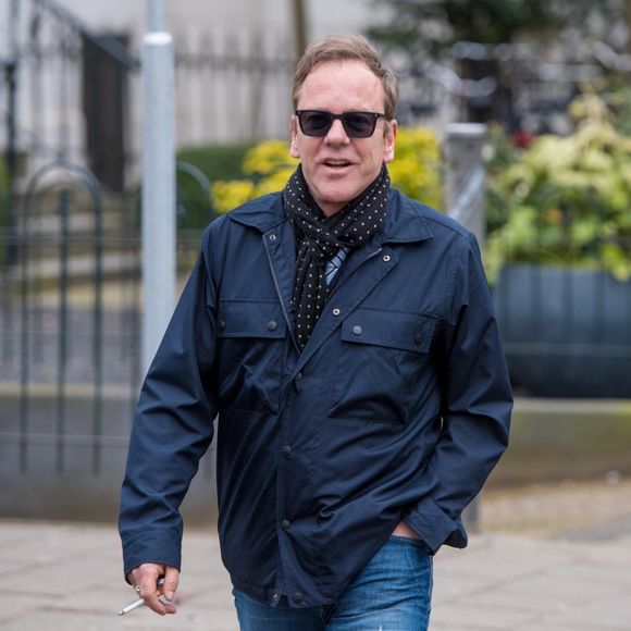Kiefer Sutherland se promène à Amsterdam avant son concert au Vondelkerk.