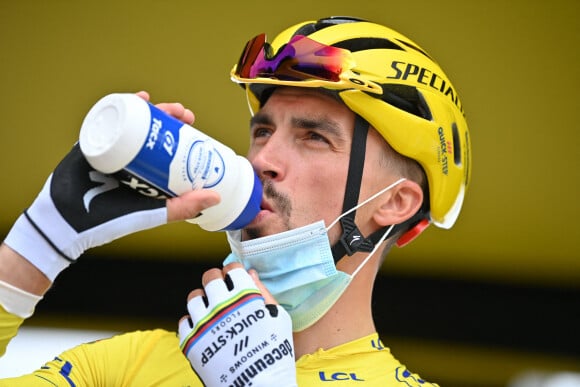 Julian Alaphilippe durant la deuxième étape du Tour de France entre Perros-Guirec et Mûr-de-Bretagne Guerlédan, le 27 juin 2021.