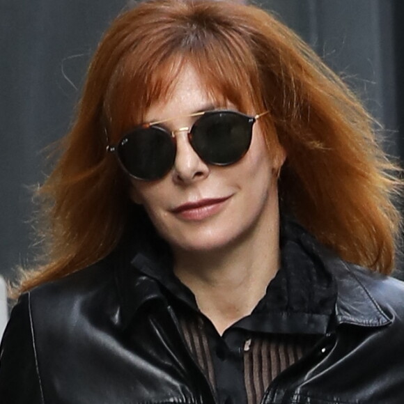 Mylène Farmer lors des obsèques de Jean Rochefort en l'église Saint-Thomas d'Aquin à Paris.