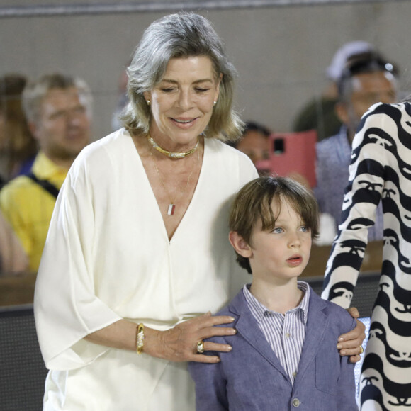 La princesse Caroline de Hanovre avec sa fille, Charlotte Casiraghi, et son petit-fils Raphaël Elmaleh, 7 ans (qui fait sa première participation officielle à une manifestation monégasque), en compagnie de Diane Fissore (présidente de la Fédération Equestre Monégasque et organisatrice du Jumping), de Jan Tops (ancien cavalier international, créateur du Longines Global Champions Tour) et Matthias Breschan (PDG de Longines), ont remis le prix du Prince Souverain lors de la dernière journée de la 15ème édition du Longines Global Champions Tour Jumping International de Monaco, qui a lieu sur le port Hercule à Monaco. Monaco, le 3 juillet 2021. © Claudia Albuquerque/Bestimage