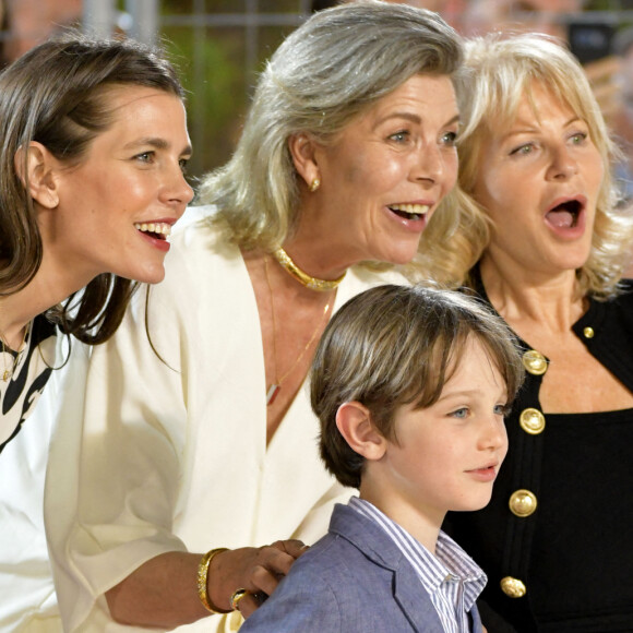 La princesse Caroline de Hanovre avec sa fille, Charlotte Casiraghi, et son petit-fils Raphaël Elmaleh, 7 ans (qui fait sa première participation officielle à une manifestation monégasque), en compagnie de Diane Fissore (présidente de la Fédération Equestre Monégasque et organisatrice du Jumping), de Jan Tops (ancien cavalier international, créateur du Longines Global Champions Tour) et Matthias Breschan (PDG de Longines), ont remis le prix du Prince Souverain lors de la dernière journée de la 15ème édition du Longines Global Champions Tour Jumping International de Monaco, qui a lieu sur le port Hercule à Monaco. C'est le cavalier irlandais Darragh Kenny qui a terminé premier, suivi de l'autrichien Max Kuhner et du belge Olivier Philippaerts. Monaco, le 3 juillet 2021. © Bruno Bébert/Bestimage