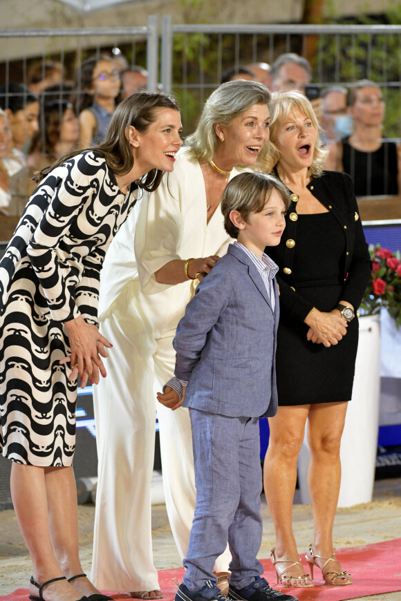 La princesse Caroline de Hanovre avec sa fille, Charlotte Casiraghi, et son petit-fils Raphaël Elmaleh, 7 ans (qui fait sa première participation officielle à une manifestation monégasque), en compagnie de Diane Fissore (présidente de la Fédération Equestre Monégasque et organisatrice du Jumping), de Jan Tops (ancien cavalier international, créateur du Longines Global Champions Tour) et Matthias Breschan (PDG de Longines), ont remis le prix du Prince Souverain lors de la dernière journée de la 15ème édition du Longines Global Champions Tour Jumping International de Monaco, qui a lieu sur le port Hercule à Monaco. C'est le cavalier irlandais Darragh Kenny qui a terminé premier, suivi de l'autrichien Max Kuhner et du belge Olivier Philippaerts. Monaco, le 3 juillet 2021. © Bruno Bébert/Bestimage