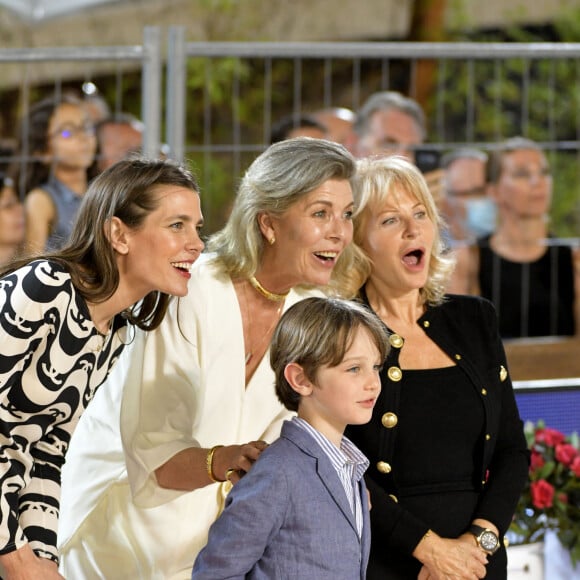 La princesse Caroline de Hanovre avec sa fille, Charlotte Casiraghi, et son petit-fils Raphaël Elmaleh, 7 ans (qui fait sa première participation officielle à une manifestation monégasque), en compagnie de Diane Fissore (présidente de la Fédération Equestre Monégasque et organisatrice du Jumping), de Jan Tops (ancien cavalier international, créateur du Longines Global Champions Tour) et Matthias Breschan (PDG de Longines), ont remis le prix du Prince Souverain lors de la dernière journée de la 15ème édition du Longines Global Champions Tour Jumping International de Monaco, qui a lieu sur le port Hercule à Monaco. C'est le cavalier irlandais Darragh Kenny qui a terminé premier, suivi de l'autrichien Max Kuhner et du belge Olivier Philippaerts. Monaco, le 3 juillet 2021. © Bruno Bébert/Bestimage