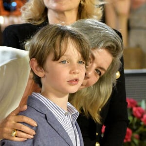 La princesse Caroline de Hanovre avec sa fille, Charlotte Casiraghi, et son petit-fils Raphaël Elmaleh, 7 ans (qui fait sa première participation officielle à une manifestation monégasque), en compagnie de Diane Fissore (présidente de la Fédération Equestre Monégasque et organisatrice du Jumping), de Jan Tops (ancien cavalier international, créateur du Longines Global Champions Tour) et Matthias Breschan (PDG de Longines), ont remis le prix du Prince Souverain lors de la dernière journée de la 15ème édition du Longines Global Champions Tour Jumping International de Monaco, qui a lieu sur le port Hercule à Monaco. C'est le cavalier irlandais Darragh Kenny qui a terminé premier, suivi de l'autrichien Max Kuhner et du belge Olivier Philippaerts. Monaco, le 3 juillet 2021. © Bruno Bébert/Bestimage