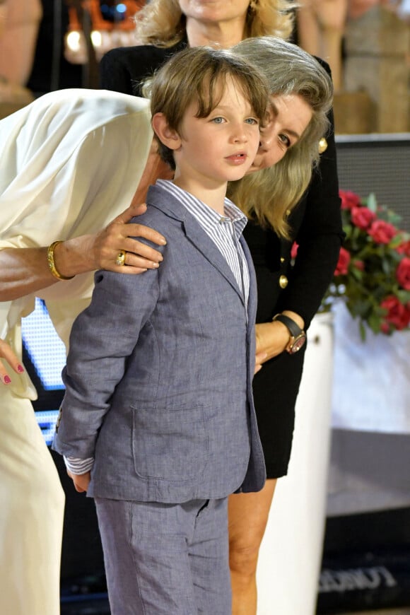 La princesse Caroline de Hanovre avec sa fille, Charlotte Casiraghi, et son petit-fils Raphaël Elmaleh, 7 ans (qui fait sa première participation officielle à une manifestation monégasque), en compagnie de Diane Fissore (présidente de la Fédération Equestre Monégasque et organisatrice du Jumping), de Jan Tops (ancien cavalier international, créateur du Longines Global Champions Tour) et Matthias Breschan (PDG de Longines), ont remis le prix du Prince Souverain lors de la dernière journée de la 15ème édition du Longines Global Champions Tour Jumping International de Monaco, qui a lieu sur le port Hercule à Monaco. C'est le cavalier irlandais Darragh Kenny qui a terminé premier, suivi de l'autrichien Max Kuhner et du belge Olivier Philippaerts. Monaco, le 3 juillet 2021. © Bruno Bébert/Bestimage