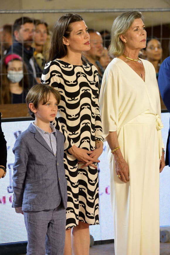 La princesse Caroline de Hanovre avec sa fille, Charlotte Casiraghi, et son petit-fils Raphaël Elmaleh, 7 ans (qui fait sa première participation officielle à une manifestation monégasque), en compagnie de Diane Fissore (présidente de la Fédération Equestre Monégasque et organisatrice du Jumping), de Jan Tops (ancien cavalier international, créateur du Longines Global Champions Tour) et Matthias Breschan (PDG de Longines), ont remis le prix du Prince Souverain lors de la dernière journée de la 15ème édition du Longines Global Champions Tour Jumping International de Monaco, qui a lieu sur le port Hercule à Monaco. C'est le cavalier irlandais Darragh Kenny qui a terminé premier, suivi de l'autrichien Max Kuhner et du belge Olivier Philippaerts. Monaco, le 3 juillet 2021. © Bruno Bébert/Bestimage