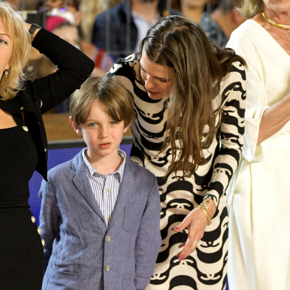 La princesse Caroline de Hanovre avec sa fille, Charlotte Casiraghi, et son petit-fils Raphaël Elmaleh, 7 ans (qui fait sa première participation officielle à une manifestation monégasque), en compagnie de Diane Fissore (présidente de la Fédération Equestre Monégasque et organisatrice du Jumping), de Jan Tops (ancien cavalier international, créateur du Longines Global Champions Tour) et Matthias Breschan (PDG de Longines), ont remis le prix du Prince Souverain lors de la dernière journée de la 15ème édition du Longines Global Champions Tour Jumping International de Monaco, qui a lieu sur le port Hercule à Monaco. C'est le cavalier irlandais Darragh Kenny qui a terminé premier, suivi de l'autrichien Max Kuhner et du belge Olivier Philippaerts. Monaco, le 3 juillet 2021. © Bruno Bébert/Bestimage