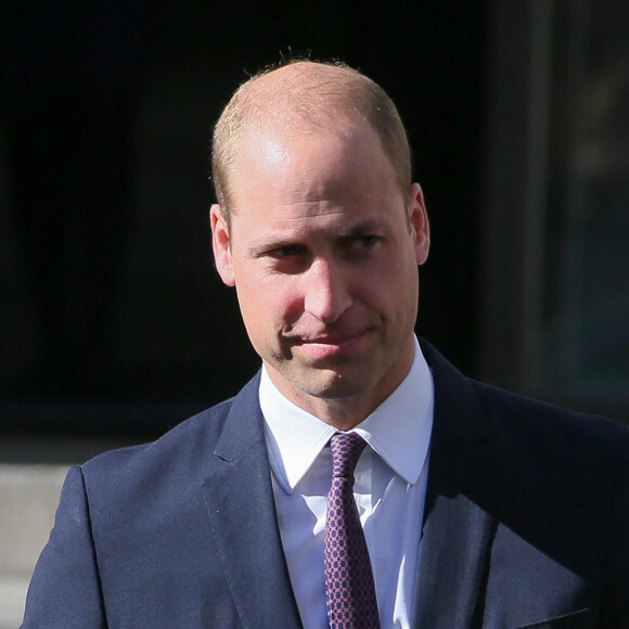 Le prince William, duc de Cambridge sort du sommet sur la santé mentale au County Hall à Londres.