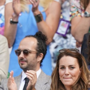 Catherine (Kate) Middleton, duchesse de Cambridge assiste à la cinquième journée de Wimbledon au All England Lawn Tennis and Croquet Club à Londres, Royaume Uni, le 2 juillet 2021. 