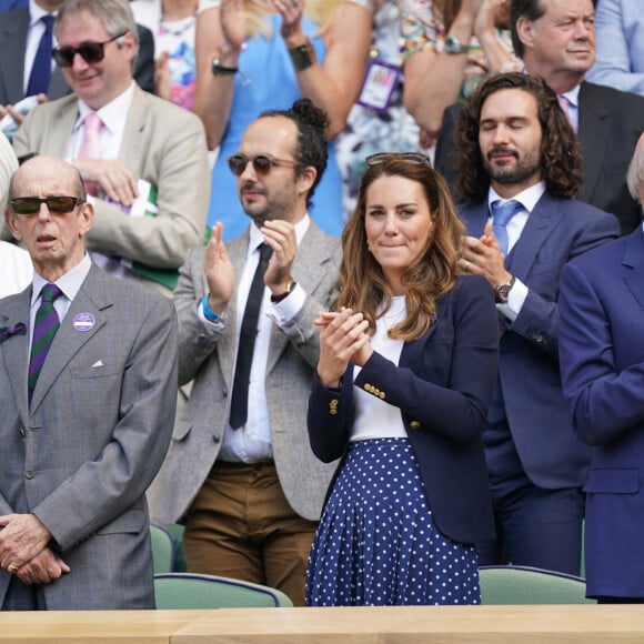 Catherine (Kate) Middleton, duchesse de Cambridge assiste à la cinquième journée de Wimbledon au All England Lawn Tennis and Croquet Club à Londres, Royaume Uni, le 2 juillet 2021. 