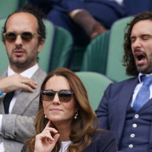 Catherine (Kate) Middleton, duchesse de Cambridge assiste à la cinquième journée de Wimbledon au All England Lawn Tennis and Croquet Club à Londres, Royaume Uni, le 2 juillet 2021. 