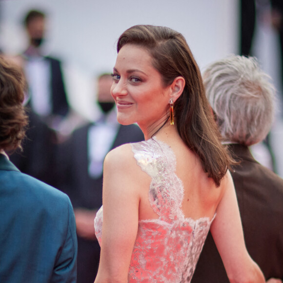 Marion Cotillard - Montée des marches du film " Annette " lors de la cérémonie d'ouverture du 74ème Festival International du Film de Cannes. Le 6 juillet 2021 © Borde-Jacovides-Moreau / Bestimage 