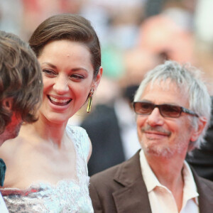Simon Helberg, Marion Cotillard, Leos Carax - Montée des marches du film " Annette " lors de la cérémonie d'ouverture du 74ème Festival International du Film de Cannes. Le 6 juillet 2021 © Borde-Jacovides-Moreau / Bestimage