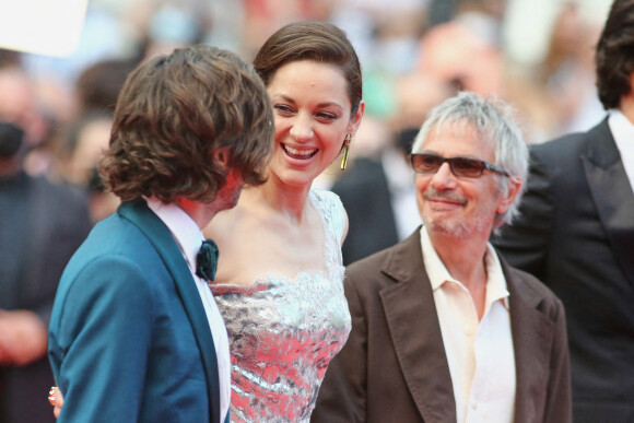 Simon Helberg, Marion Cotillard, Leos Carax - Montée des marches du film " Annette " lors de la cérémonie d'ouverture du 74ème Festival International du Film de Cannes. Le 6 juillet 2021 © Borde-Jacovides-Moreau / Bestimage