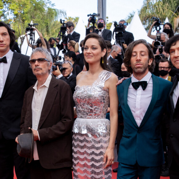 Angele, Ron Mael, Adam Driver, Leos Carax, Marion Cotillard, Simon Helberg et Russell Mael - Montée des marches du film " Annette " lors de la cérémonie d'ouverture du 74ème Festival International du Film de Cannes. Le 6 juillet 2021 © Borde-Jacovides-Moreau / Bestimage 
