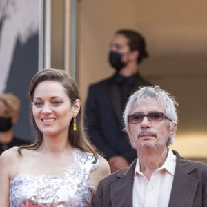 Angèle, Simon Helberg, Marion Cotillard, Leos Carax, Adam Driver, Russell Mael - Montée des marches du film " Annette " lors de la cérémonie d'ouverture du 74ème Festival International du Film de Cannes. Le 6 juillet 2021 © Borde-Jacovides-Moreau / Bestimage 