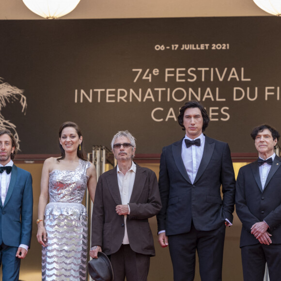 Angèle, Simon Helberg, Marion Cotillard, Leos Carax, Adam Driver, Russell Mael, Ron Mael - Montée des marches du film " Annette " lors de la cérémonie d'ouverture du 74ème Festival International du Film de Cannes. Le 6 juillet 2021 © Borde-Jacovides-Moreau / Bestimage 