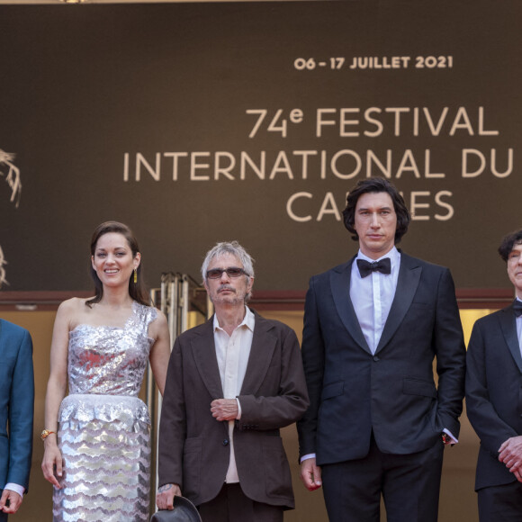 Angèle, Simon Helberg, Marion Cotillard, Leos Carax, Adam Driver, Russell Mael, Ron Mael - Montée des marches du film " Annette " lors de la cérémonie d'ouverture du 74ème Festival International du Film de Cannes. Le 6 juillet 2021 © Borde-Jacovides-Moreau / Bestimage 